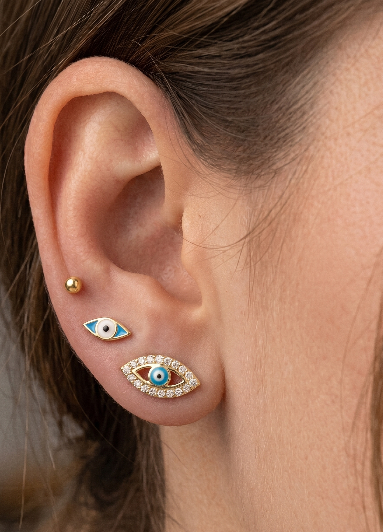 Gentle Gaze Stud Set